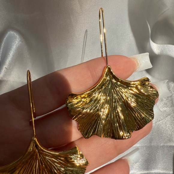 NEW ZARA  Gold Leaf Earrings - Picture 12 of 13